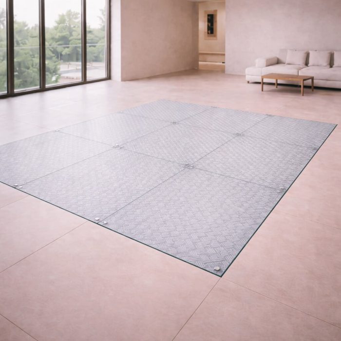 Plancher en verre trempé avec une texture en relief de diamants, idéale pour un design intérieur moderne et élégant, avec une finition durable et transparente.